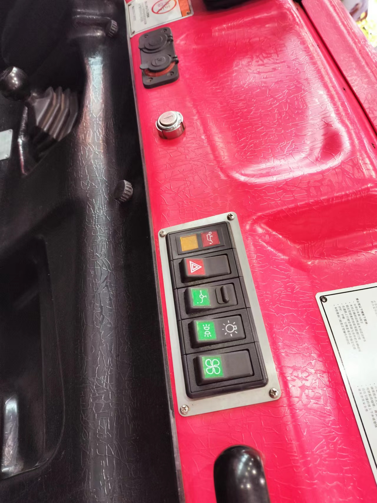 1684735224172405.jpg 16842923416503431.jpg